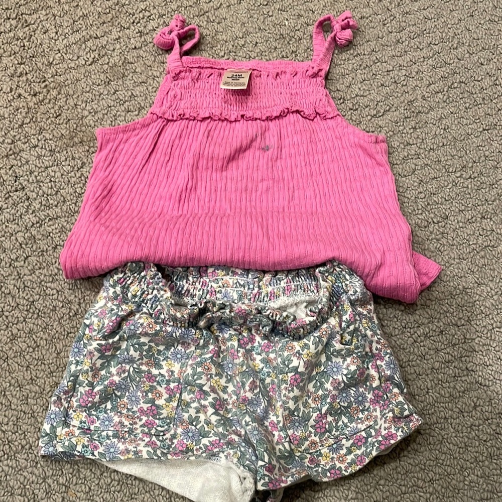 Bundle!! 24 month- 2t baby girl clothes, 6 pair of shorts, 3 shirts 2 jump suits
